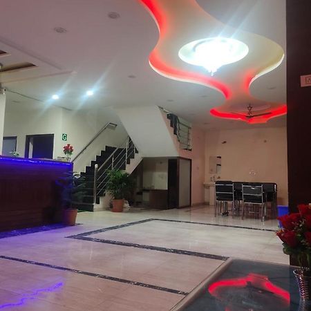 Hotel Kb Square Near Chandigarh Railway Station エクステリア 写真