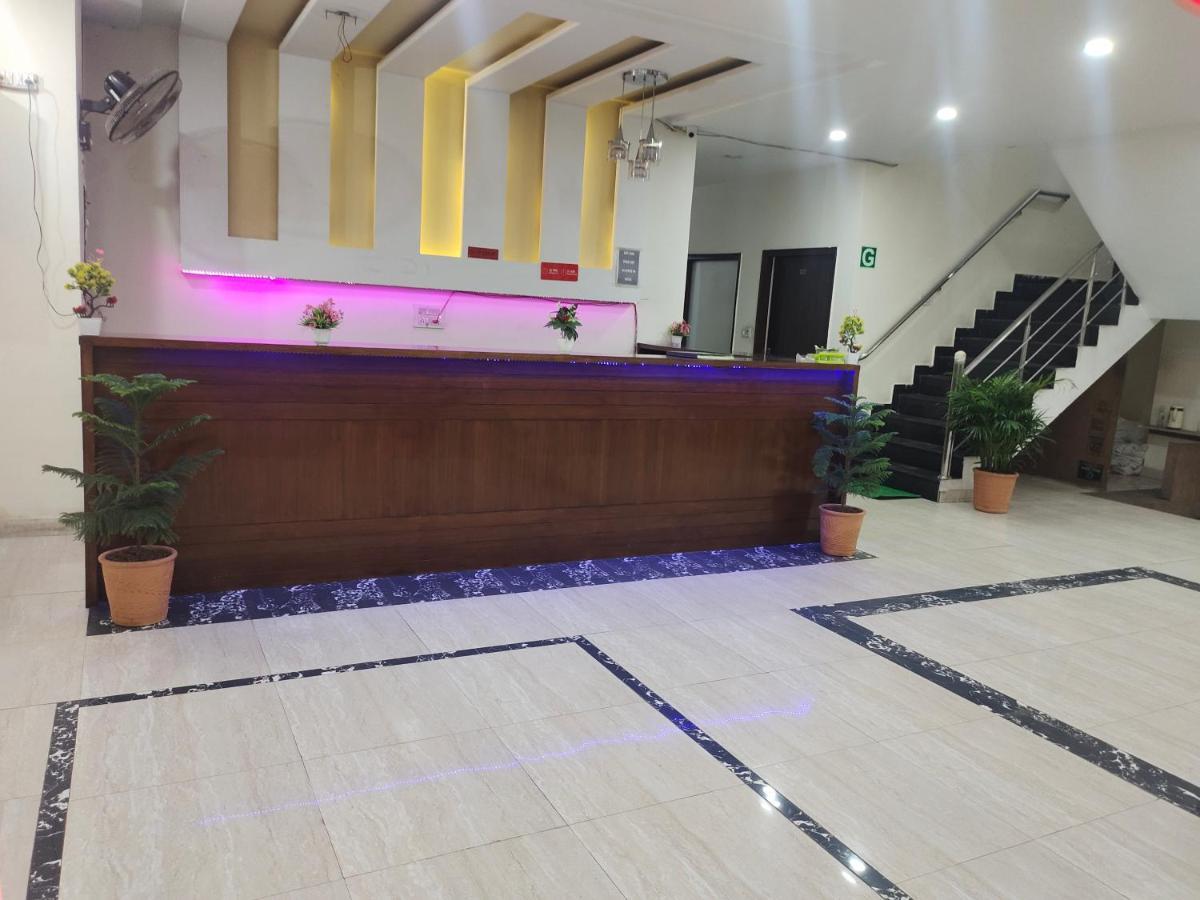 Hotel Kb Square Near Chandigarh Railway Station エクステリア 写真