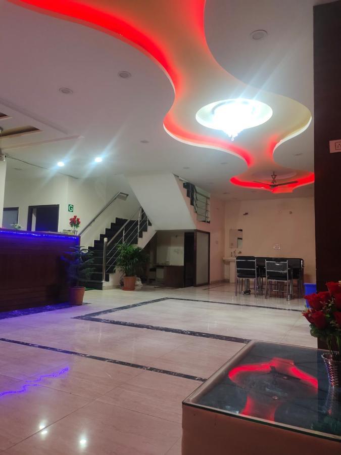 Hotel Kb Square Near Chandigarh Railway Station エクステリア 写真