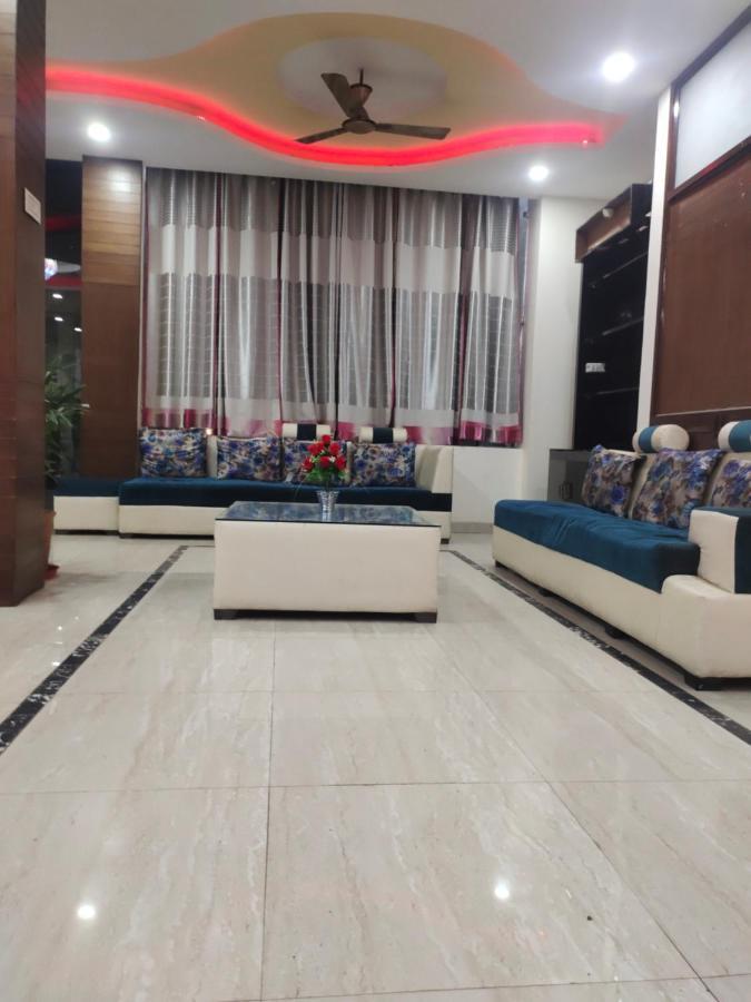Hotel Kb Square Near Chandigarh Railway Station エクステリア 写真
