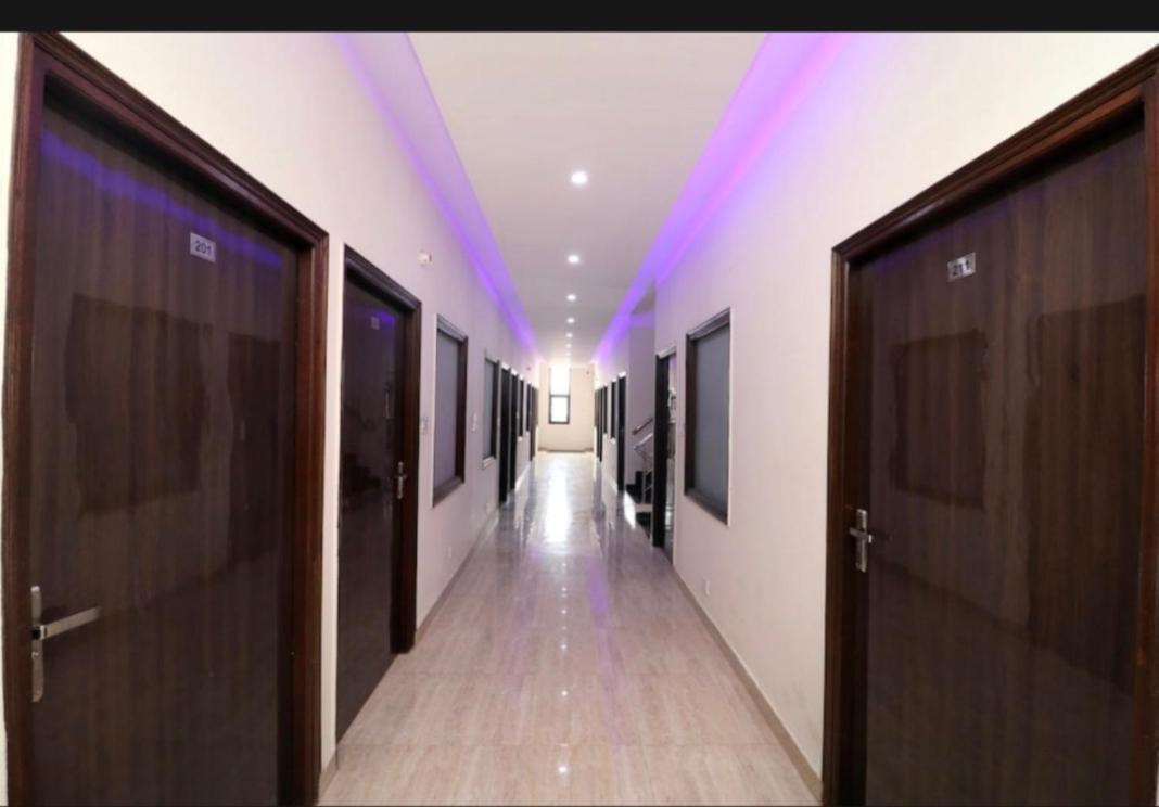 Hotel Kb Square Near Chandigarh Railway Station エクステリア 写真