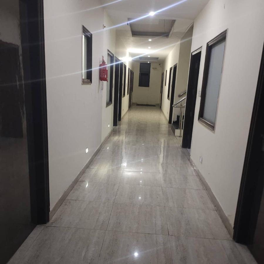 Hotel Kb Square Near Chandigarh Railway Station 部屋 写真