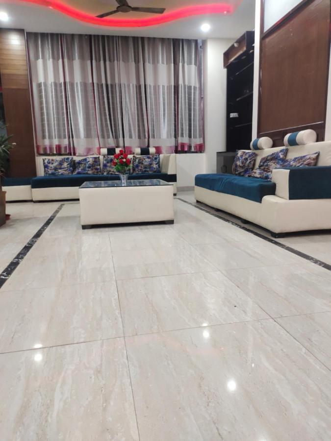 Hotel Kb Square Near Chandigarh Railway Station エクステリア 写真