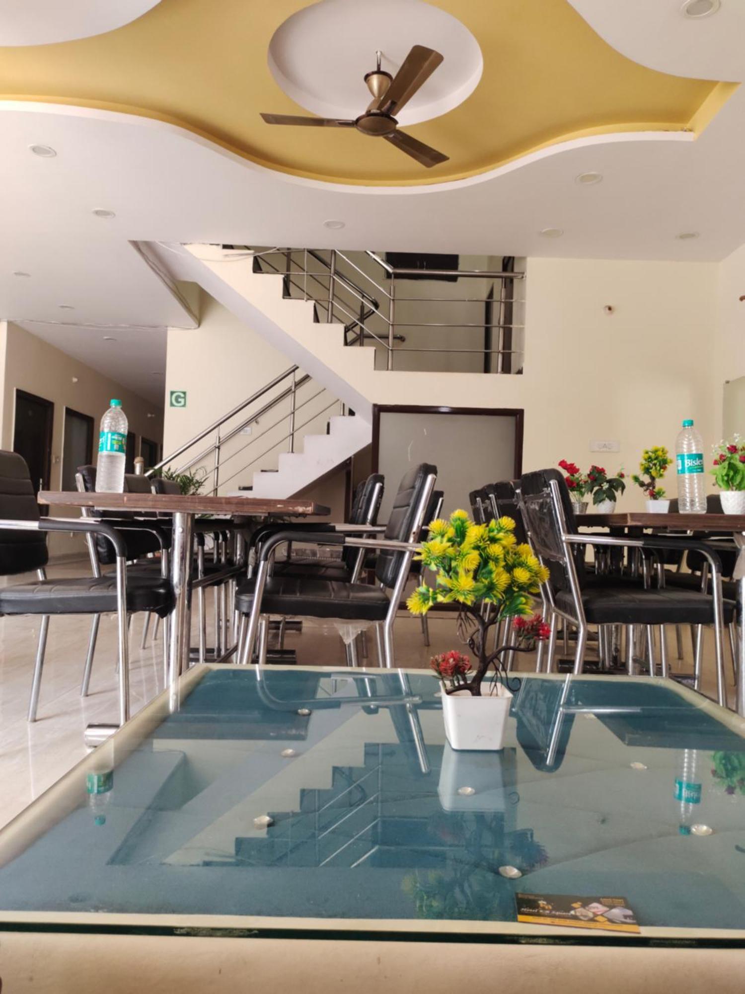 Hotel Kb Square Near Chandigarh Railway Station 部屋 写真