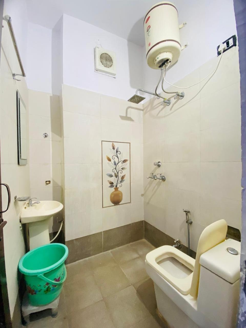 Hotel Kb Square Near Chandigarh Railway Station エクステリア 写真