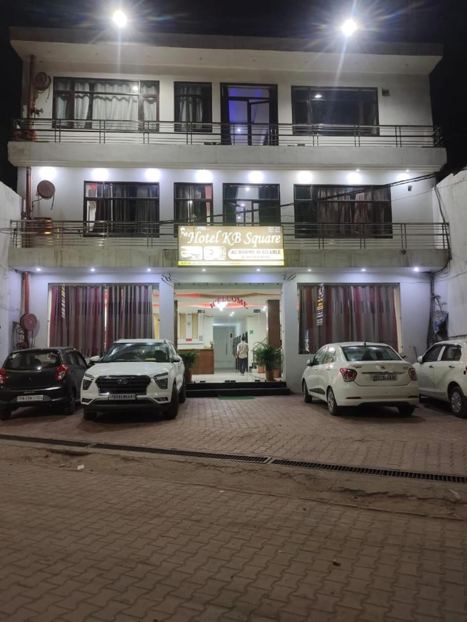 Hotel Kb Square Near Chandigarh Railway Station エクステリア 写真
