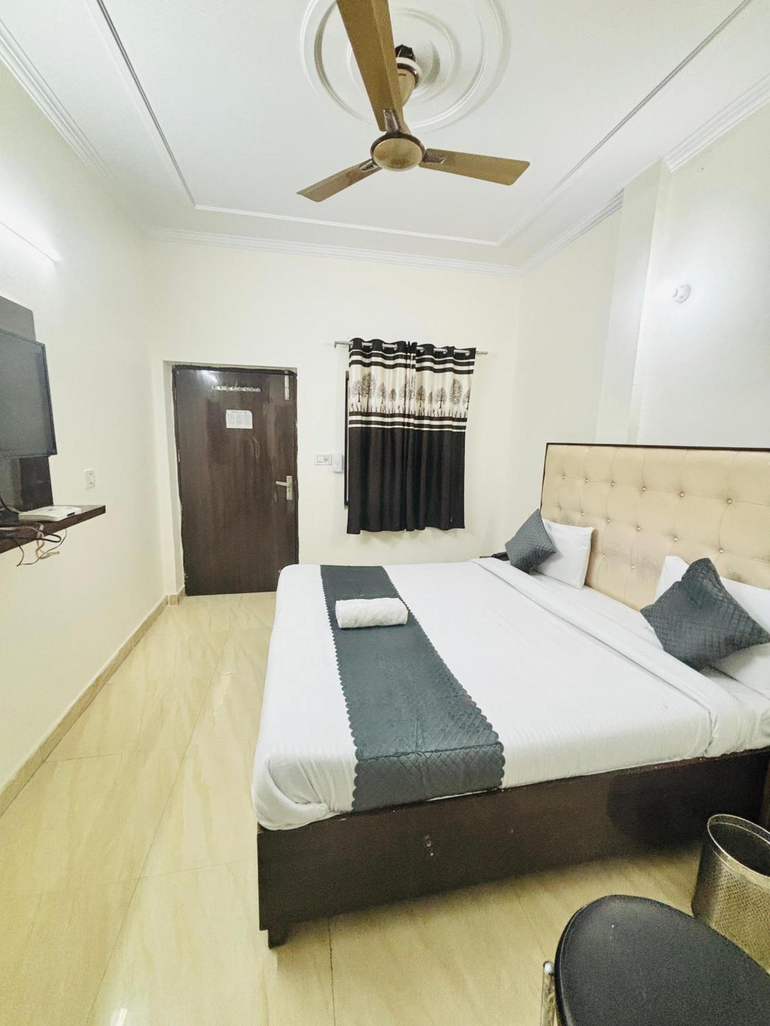 Hotel Kb Square Near Chandigarh Railway Station 部屋 写真