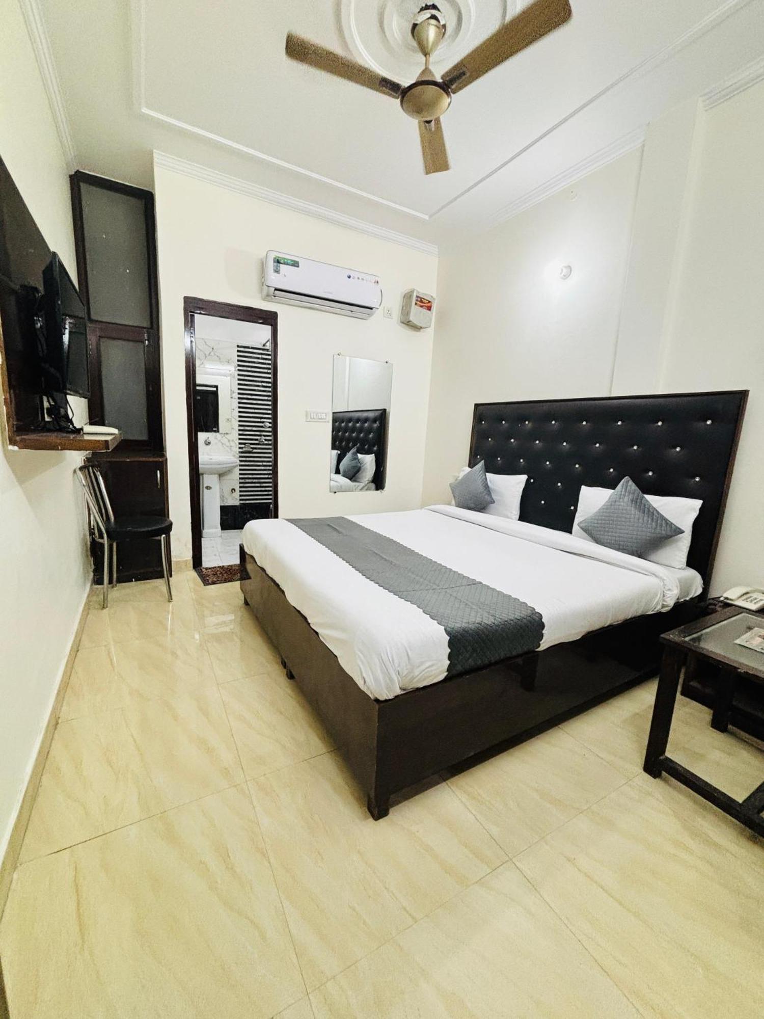 Hotel Kb Square Near Chandigarh Railway Station 部屋 写真
